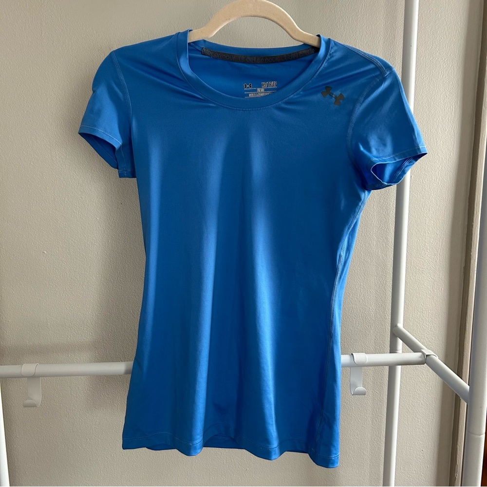 ⭐️ Under Armour HeatGear fitted blue athletic top